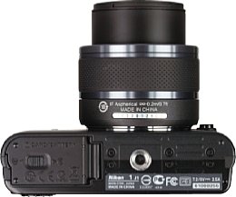 Nikon 1 J1 mit 1-Mount VR 10-30 mm 3.5-5.6