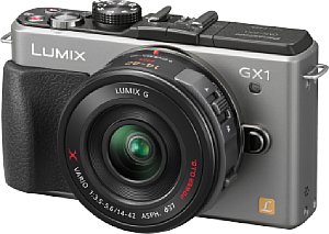 Panasonic Lumix DMC-GX1 mit Lumix G X Vario 14-42 mm F3.5-5.6 Asph. [Foto: Panasonic]