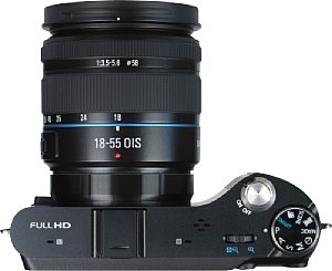 Samsung NX200 mit NX Lens 3.5-5.6 18-55 mm OIS i-Function [Foto: Samsung]