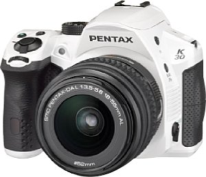 Pentax K-30 mit 18-55 [Foto: Pentax]