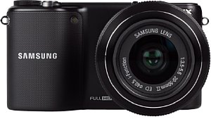 Samsung NX2000 mit NX Lens 20-50 mm 3.5-5.6 II [Foto: MediaNord]