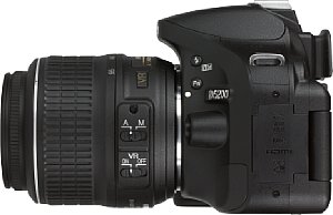Nikon D5200 mit AF-S 18-55 mm 3.5-5.6 VR DX G ED [Foto: MediaNord]