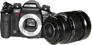 Konica Minolta Dynax 7D mit montiertem M42 Adapter und M42 Teleobjektiv [Foto: MediaNord]