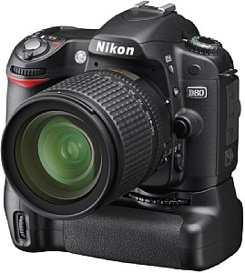 Nikon D80 mit MB-D80 [Foto: Nikon]