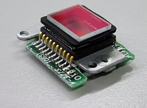 Foto 11: CCD-Sensor mit montiertem Tiefpassfilter [Foto: Wilfried Bittner]