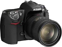 Nikon D300 mit AF-S Zoom-Nikkor 18-200mm/3,5-5,6G IF-ED [Foto: Nikon]