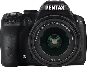 Pentax K-50 mit 18-55 mm AL WR [Foto: MediaNord]