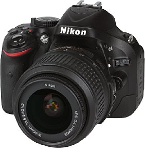 Nikon D5200 mit AF-S 18-55 mm 3.5-5.6 VR DX G ED [Foto: MediaNord]