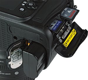 Nikon D600 Akkufach und Speicherkartenfach [Foto: MediaNord]
