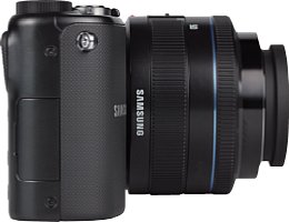 Samsung NX2000 mit NX Lens 20-50 mm 3.5-5.6 II [Foto: MediaNord]