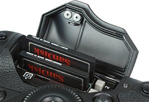 Canon EOS-1D X Speicherkartenfach [Foto: MediaNord]