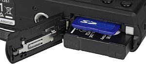 Panasonic Lumix DMC-TZ61 Speicherkartenfach und Akkufach [Foto: MediaNord]