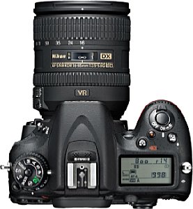 Nikon D7100 mit AF-S 16-85 mm 3.5-5.6 DX VR G ED [Foto: Nikon]
