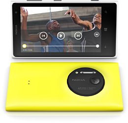 Das 15:9-Display des Nokia Lumia 1020 füllt den größten Teil der Front aus, daneben befinden sich die drei Sensortasten. Auf der Rückseite fällt das große Kameramodul mit Xenon-Blitz auf. [Foto: Nokia]