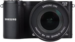 Samsung NX210 mit NX Lens 18-55 mm 3.5-5.6 III OIS i-Function [Foto: MediaNord]