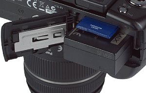 Panasonic Lumix DMC-G5 Speicherkartenfach und Akkufach [Foto: MediaNord]