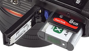 Sony DSC-RX1 Speicherkartenfach und Akkufach [Foto: MediaNord]