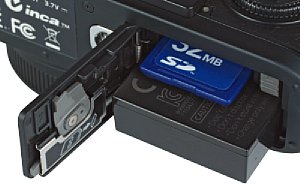 Leica X2 Speicherkartenfach und Akkufach [Foto: MediaNord]