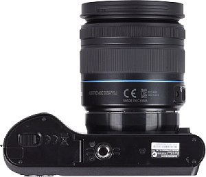 Samsung NX210 mit NX Lens 18-55 mm 3.5-5.6 III OIS i-Function [Foto: MediaNord]