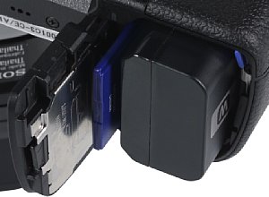 Sony NEX-6 Speicherkartenfach und Akkufach [Foto: MediaNord]