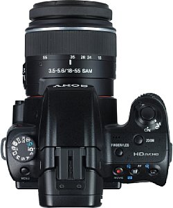 Sony Alpha 37 mit DT18-55 mm SAM [Foto: MediaNord]