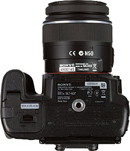 Sony Alpha 37 mit DT18-55 mm SAM  [Foto: MediaNord]