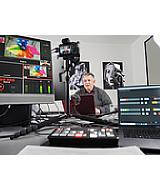 Ernst Ulrich Soja bei der Produktion des Schulungsvideos Adobe Lightroom Classic für Einsteiger. [Foto: MediaNord]