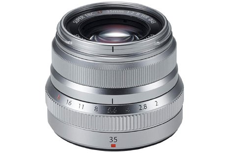 Bild Das Fujifilm XF 35 mm F2 R WR gibt es nicht nur in Schwarz, sondern auch in Silber. Der Preis liegt bei knapp 400 Euro. [Foto: Fujifilm]