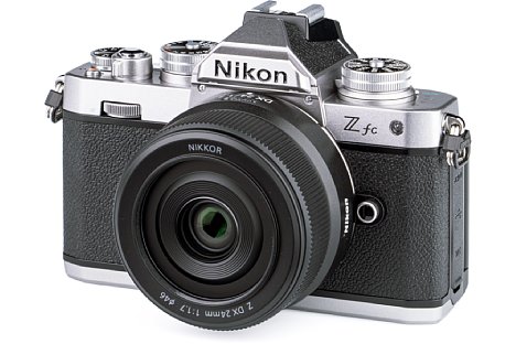 Bild Mit seiner klassischen Reportagebrennweite von 36 Millimeter im Kleinbildäquivalent passt das Nikon Z 24 mm F1.7 DX sehr gut zur Retro-Kamera Z fc. [Foto: MediaNord]