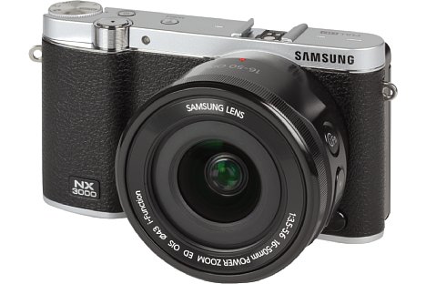 Bild Das Samsung NX Lens 16-50 mm F3.5-5.6 Power Zoom ED OIS dient als besonders kompaktes Setobjektiv der Samsung NX3000. [Foto: MediaNord]