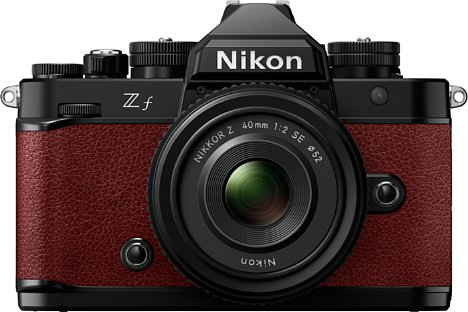 Bild Direkt bei Nikon gibt es die Z f in fünf alternativen Farben, hier Bordeaux-Rot. [Foto: Nikon]