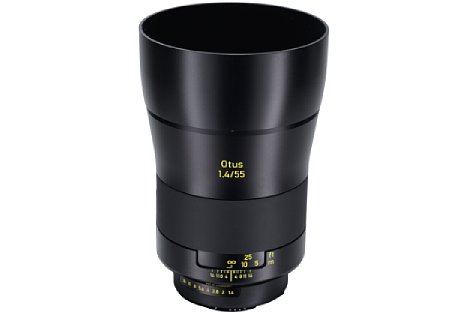 Bild Bei der Nikon-Version des Zeiss Otus 1.4/55 kann die Blende wahlweise an der Kamera oder am manuellen Blendenring eingestellt werden. [Foto: Zeiss]
