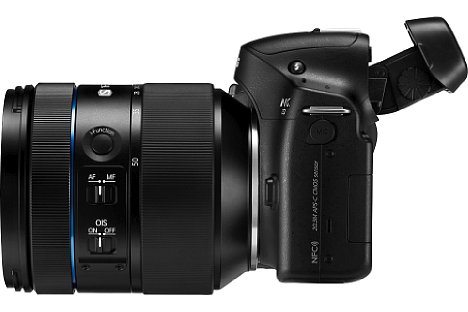 Bild Das Samsung NX Lens 16-50 mm F2-2.8 S ED OIS hingegen ist ein lichtstarkes Standardzoom, das beispielsweise hervorragend zur Samsung NX30 passt. [Foto: Samsung]