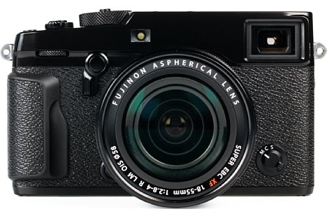 Bild Zwar hat Fujifilm bei der X-Pro2 den Handgriff verbessert, richtig griffig wird die klobige Kamera mit ihrem Ziegelsteinformat dadurch aber nicht. [Foto: MediaNord]