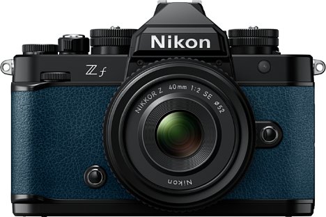 Bild Direkt bei Nikon gibt es die Z f in fünf alternativen Farben, hier Indigo-Blau. [Foto: Nikon]