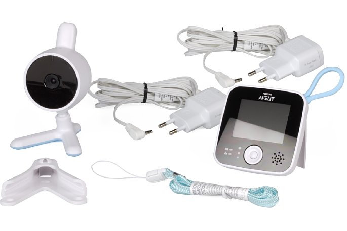 Bild Lieferumfang des Philips Avent SCD610 Digitales Video-Babyphone: Kamera mit Wandhalterung, Eltern-Teil mit Hals-Schlaufe, zwei Steckernetzgeräte mit langem Kabel. [Foto: MediaNord]