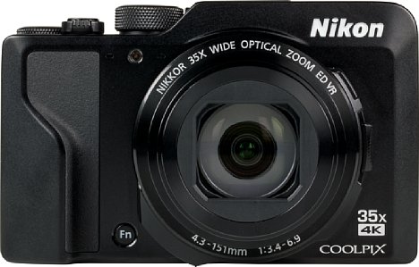 Bild An der Vorderseite besitzt Nikon Coolpix A1000 für ein besseren Handling einen kleinen Griff. [Foto: MediaNord]