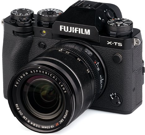 Bild Das Fujifilm XF 18-55 mm F2.8-4 R LM OIS ist ein Mittelklasse-Standardzoom mit einer guten Lichtstärke und schnellem Linear-Autofokus sowie Bildstabilisator. Nur ein Wetterschutz fehlt. [Foto: MediaNord]