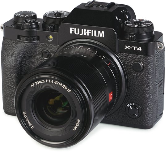 Bild Vom Design passt dasViltrox AF 23 mm F1,4 STM ED IF ziemlich gut zur Fujifilm X-T4. [Foto: MediaNord]