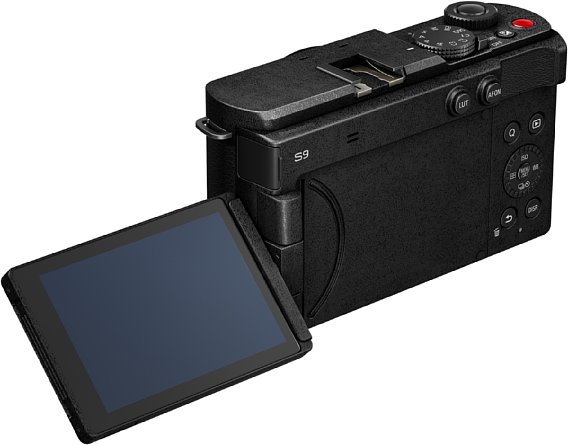 Bild Der Touchscreen der Panasonic Lumix DC-S9 lässt sich seitlich schwenken und drehen. Er ist 7,5 Zentimeter groß und bietet 1,84 Millionen Bildpunkte Auflösung. [Foto: Panasonic]