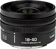 Das Panasonic S 18-40 mm F4.5-6.3 (S-R1840) ist nicht nur äußerst kompakt, sondern auch 154 Gramm leicht. Dennoch ist das Kunststoffgehäuse gegen Spritzwasser und Staub abgedichtet. [Foto: MediaNord]