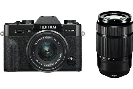 Fujifilm X-T30 mit XC 15-45 mm und XC 50-230 mm. [Foto: Fujifilm]