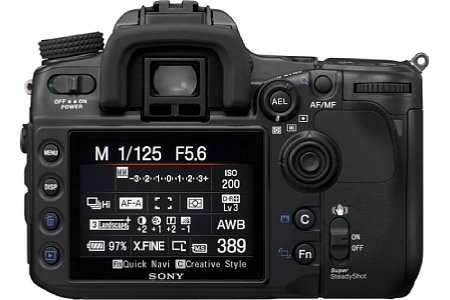 Sony Alpha 700 mit AL 16-105mm Objektiv [Foto: Sony]