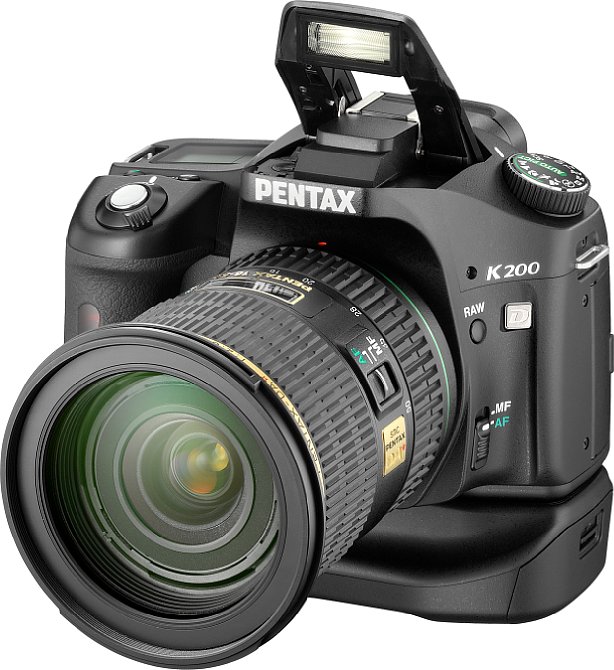 Pentax K200D mit Spritzwasserschutz und Ultraschallantrieb digitalkamera.de Meldung