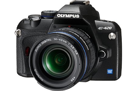 Olympus E-420 mit 14-42mm Objektiv [Foto: Olympus]