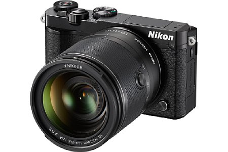 Nikon 1 J5 mit 10-100 mm. [Foto: Nikon]