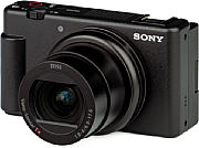 Im kompakten Gehäuse bietet die Sony ZV-1 II ein 18-50mm-Zoom mit einer hohen Lichtstärke von F1,8-4 sowie einen verhältnismäßig großen 1"-Sensor. [Foto: MediaNord]