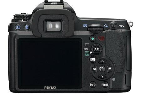 Pentax K-7 mit DA 18-55mm [Foto: Pentax]