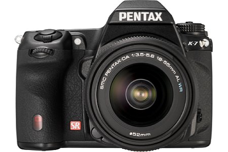 Pentax K-7 mit DA 18-55mm [Foto: Pentax]