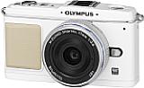Olympus Pen E-P1 weiß mit Objektiv MFT 17mm Pancake [Foto: Olympus]